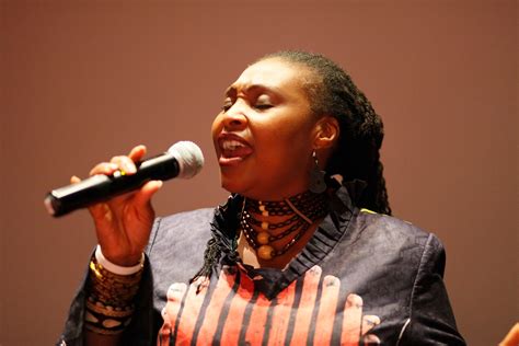 Le Concert Un Chant pour le Monde de Yvonne Chaka Chaka: Un MélangeVibrant de Musique et d'Engagement Social